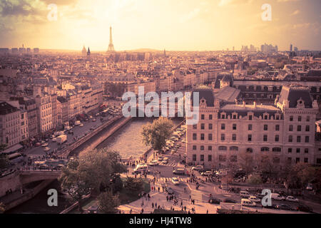 Parigi Francia cityscape al tramonto Foto Stock