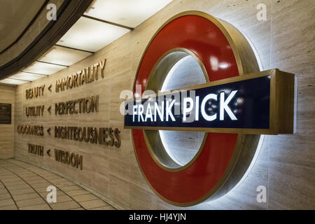 Nuovo 'bellezza' memorial in onore di Frank Pick a Piccadilly Circus Station di Londra, Regno Unito Foto Stock