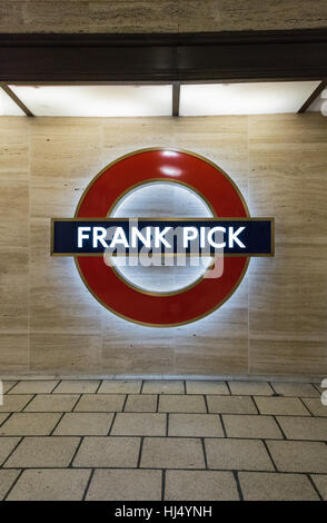 Nuovo 'bellezza' memorial in onore di Frank Pick a Piccadilly Circus Station di Londra, Regno Unito Foto Stock