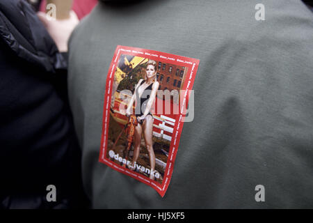 Washington, DC, Stati Uniti d'America. Xxi gen, 2017. Un manifestante visualizza un anti-Ivanka Trump sticker le donne del marzo su Washington. Credito: Rocky Arroyo/ZUMA filo/Alamy Live News Foto Stock