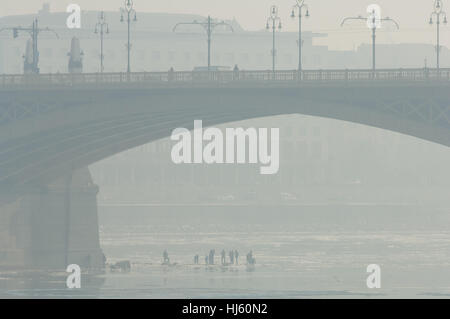 Lo smog si stabilirono su Budapest il 21 gennaio, 2017 a Budapest, Ungheria. Foto Stock