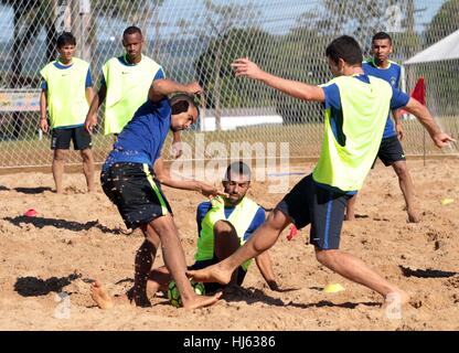 FOZ do Iguaçu, PR - 22.01.2017: BRASILE LA SELEZIONE DELLA FORMAZIONE DI BEACH SOCCER - La selezione brsaileira beach soccer coach in Foz do Iguaçu in Paraná, dove egli si prepara a competere nel qualificatore, che quest anno si svolgerà a Asuncion in Paraguay 5-12 di febbraio. Il torneo garantisce tre sedi per la Coppa del Mondo FIFA Bahamas che avviene tra il 27 aprile e il 5 maggio nei Caraibi. (Foto: Christian Rizzi/Fotoarena) Foto Stock