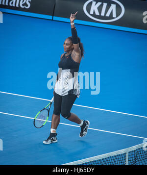 Melbourne, Australia. 26 gen, 2017. Degli Stati Uniti Serena Williams festeggia dopo aver vinto le donne singoli semifinale partita contro la Croazia Mirjana Lucic-Baroni presso l'Australian Open di tennis campionati di Melbourne, Australia, Gennaio 26, 2017. Serena Williams ha vinto 2-0 e avanzate per la finale. Credito: Xinhua/Alamy Live News Foto Stock