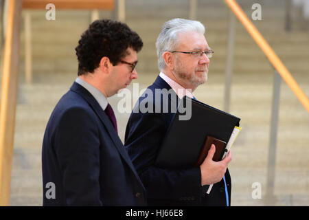 Edimburgo, Scozia, Regno Unito. Il 26 gennaio, 2017. Scottish Brexit ministro Michael Russell (R) illustrati nel Parlamento scozzese a seguito di un incontro con il Segretario di Stato britannico per la Scozia David Mundell, © Ken Jack / Alamy Live News Foto Stock