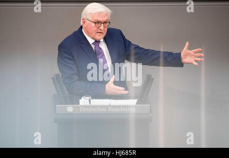 Berlino, Germania. 26 gen, 2017. L'uscita il ministro degli esteri tedesco Frank-Walter Steinmeier fa un discorso - il suo ultimo nella sua attuale capacità - nel Bundestag a Berlino, Germania, 26 gennaio 2017. Foto: Kay Nietfeld/dpa/Alamy Live News Foto Stock