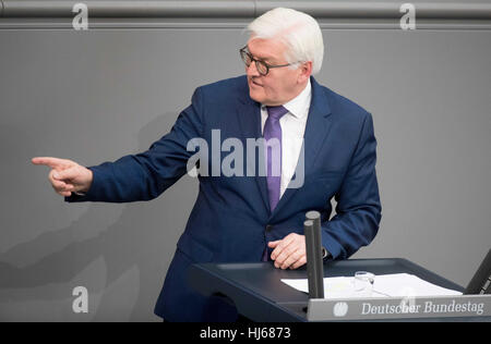 Berlino, Germania. 26 gen, 2017. L'uscita il ministro degli esteri tedesco Frank-Walter Steinmeier fa un discorso - il suo ultimo nella sua attuale capacità - nel Bundestag a Berlino, Germania, 26 gennaio 2017. Foto: Kay Nietfeld/dpa/Alamy Live News Foto Stock