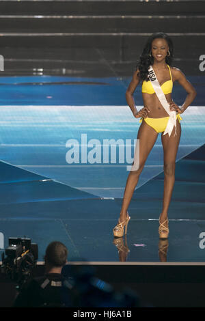 Pasay City a Manila, Filippine. 26 gen, 2017. Miss Universo contestant DESHAUNA barbiere di gli Stati Uniti passeggiate sul suo costume da bagno durante la concorrenza preliminare di Miss Universo pageant presso il centro commerciale Mall of Asia arena. Un totale di 86 concorrenti saranno in concorrenza gli uni contro gli altri per il sessantacinquesimo Miss Universo corona. Credito: Linus custode Escandor Ii/ZUMA filo/Alamy Live News Foto Stock