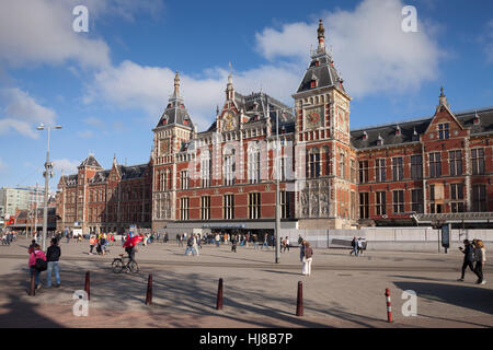 La Stazione Centrale di Amsterdam, Amsterdam Centraal, Amsterdam, Olanda, Paesi Bassi Foto Stock