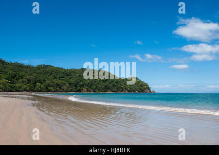 Rivolto a ovest paesaggio spiaggia di Playa Conchal, Guanacaste in Costa Rica Foto Stock