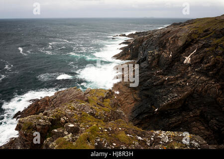 Scogliere e oceano, Malin Head, Contea di donegal, Irlanda del Nord, Regno Unito Foto Stock