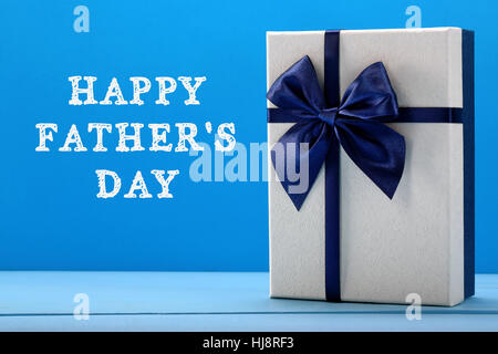 Blue box regalo con i Padri felice giorno iscrizione saluti Foto Stock