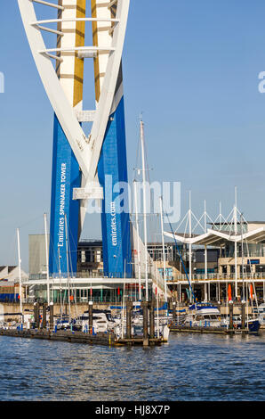 Base della Emirates Spinnaker Tower in Gunwharf Quays, Portsmouth, Hampshire, Inghilterra meridionale Foto Stock