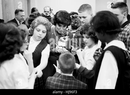Annie Glenn milita a favore di John Glenn nel 1964 Foto Stock