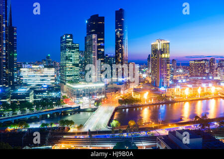 Southbank di Melbourne di notte Foto Stock