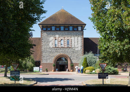 Ingresso principale e il ristorante Gallery al Denbies Wine Estate, London Road, Dorking, Surrey, Regno Unito Foto Stock