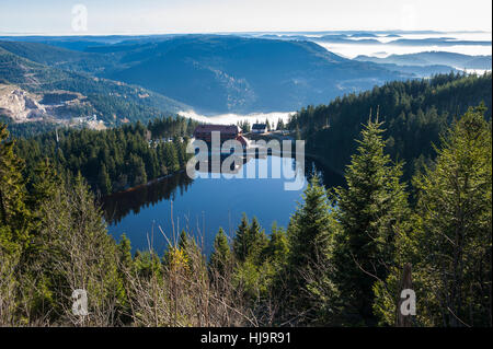 Mummelsee con berg hotel,seebach Foto Stock