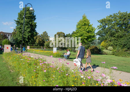 Memorial Gardens, Crawley, West Sussex, in Inghilterra, Regno Unito Foto Stock