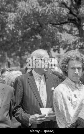 Il dottor Benjamin Spock arriva all'anti-guerra rally di protesta a Washington DC, 9 maggio 1970. Foto Stock