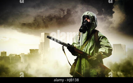 Immagine di Stalker con la pistola. Ecologia catastrofe Foto Stock