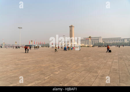 Il monumento al popolo's Heroes su Piazza Tiananmen, Pechino, Repubblica Popolare di Cina e Asia Foto Stock