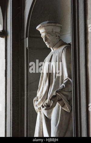 Firenze. L'Italia. La statua di Cosimo I de' Medici (1389-1464), la Galleria degli Uffizi. Foto Stock