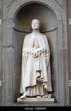 Firenze. L'Italia. Statua di Andrea di Cione di Arcangelo (ca. 1308-1368), Aka Orcagna, pittore italiano, scultore e architetto, la Galleria degli Uffizi. Foto Stock