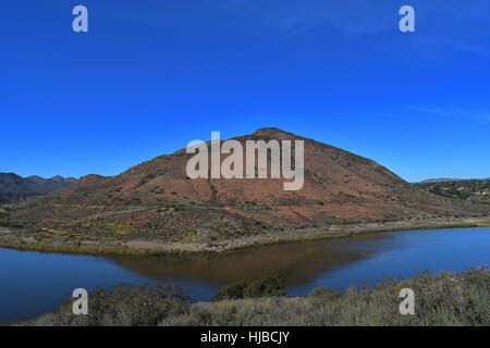 Vista di Bernardo di montagna e lago Hodges serbatoio, Escondido, California Foto Stock