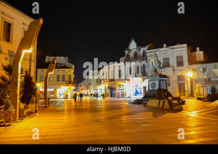 Bitola centro città di notte, Repubblica di Macedonia Foto Stock
