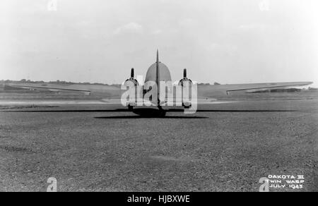 DOUGLAS DAKOTA III di 512 Squadrone RAF nel luglio 1943. Ministero dell'aria foto. Foto Stock