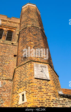 Meridiana georgiana, 1765, restaurato 2010 da Barrie inverno, tutti i santi della Chiesa", Nazeing, Essex, Inghilterra Foto Stock