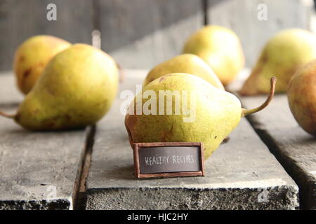 Ricette sane - vintage tag con una iscrizione e pere Foto Stock