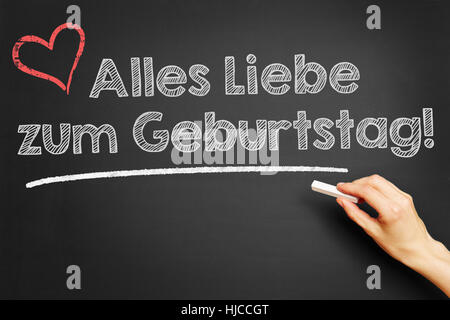 La scrittura a mano in tedesco 'Alles Liebe zum Geburtstag!" (Happy birthday) su una lavagna Foto Stock
