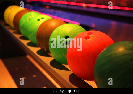 Discoteca colorate le palle da bowling Foto Stock