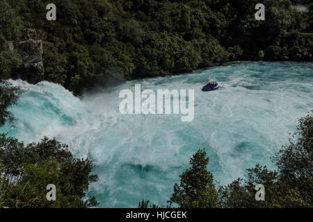 Cascate Huka sul fiume Waikato vicino al Lago Taupo, Isola del nord, Nuova Zelanda. Foto Stock