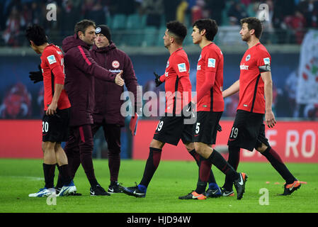 Leipzig, Germania. Xxi gen, 2017. Francoforte sul Meno giocatori lasciano il passo alla fine del calcio tedesco Bundesliga match tra RB Lipsia e Eintracht Francoforte in Red Bull Arena di Leipzig, Germania, 21 gennaio 2017. Foto: Hendrik Schmidt/dpa-Zentralbild/ZB/dpa/Alamy Live News Foto Stock