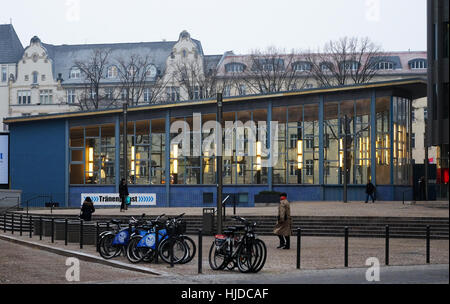 Berlino, Germania. 23 gen 2017. Il 'Traenenpalast' (lit. "Palazzo di lacrime'), fotografato a Berlino, Germania, 23 gennaio 2017. Foto: Jens Kalaene/dpa-Zentralbild/ZB/dpa/Alamy Live News Foto Stock