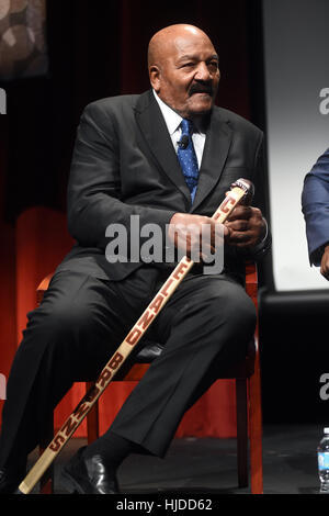 San Jose, Stati Uniti d'America. 24 gen 2017. JIM BROWN, ex fullback per i Cleveland Browns. Credito: Neal acque/ZUMA filo/Alamy Live News Foto Stock