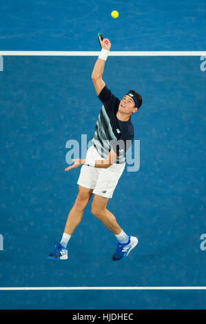 Melbourne, Australia. 25 gennaio, 2017. Del Canada Milos Raonic compete durante gli uomini singoli quarti match contro la Spagna di Rafael Nadal presso l'Australian Open di tennis campionati di Melbourne, Australia, 25 gennaio, 2017. Credito: Bai Xue/Xinhua/Alamy Live News Foto Stock