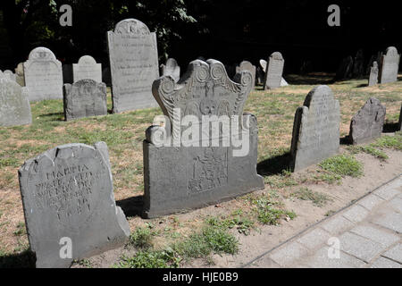 Lapidi nel re della cappella di massa di seppellimento di Boston, Massachusetts, Stati Uniti. Foto Stock