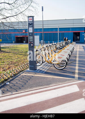 Rent a Bike service, Milano, Morino Dorino metropolitana stazione della metropolitana Foto Stock