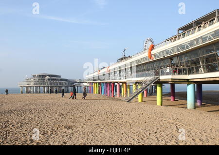 Scheveningen molo del Mare del Nord sulla spiaggia di Scheveningen - Den Haag (L'Aia), Paesi Bassi Foto Stock