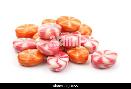 Pila di strisce di frutti canditi isolato su bianco Foto Stock