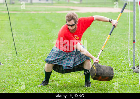 Manitoba associazione dei Celtic sport organizzati scozzese giochi pesanti durante il festival Folklorama Foto Stock