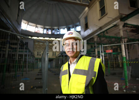 Solo uso editoriale sindaco di Londra Sadiq Khan visite Smithfield Mercato Generale, come piani per un nuovo museo di Londra a West Smithfield hanno dato un notevole impulso grazie al sostegno da parte di la City of London Corporation e il sindaco che hanno promesso di &pound;110 milioni e &pound;70 milioni di euro rispettivamente. Foto Stock