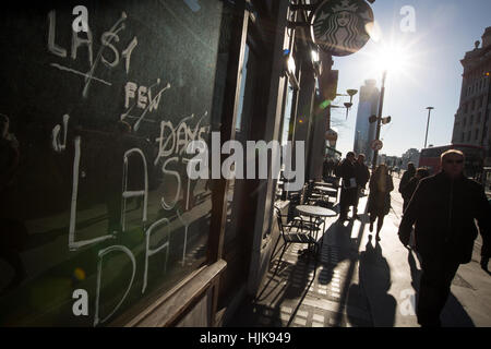 Scene di strada intorno a City of London, Londra, Inghilterra, il 20 gennaio 2017. Foto Stock