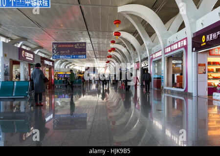 Sala partenze a Yinchuan Hedong Aeroporto Internazionale, Ningxia, Cina Foto Stock