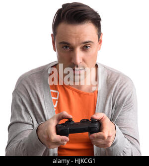 Giovane uomo la riproduzione del video gioco con il gamepad Foto Stock