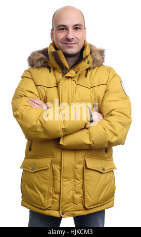 Ragazzo indossa un giallo giacca invernale isolati su sfondo bianco Foto Stock