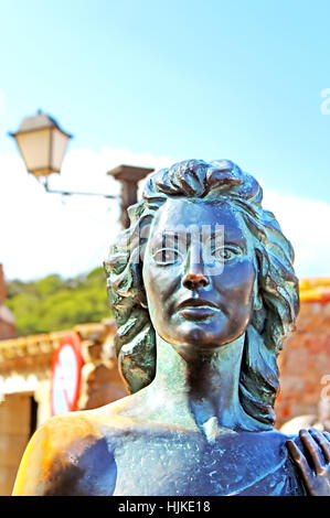 TOSSA DE MAR, Spagna - Ottobre 06, 2014: statua in bronzo di Ava Gardner a Tossa de Mar, Spagna Foto Stock