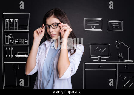 Piacevole medico donna lookign a voi Foto Stock